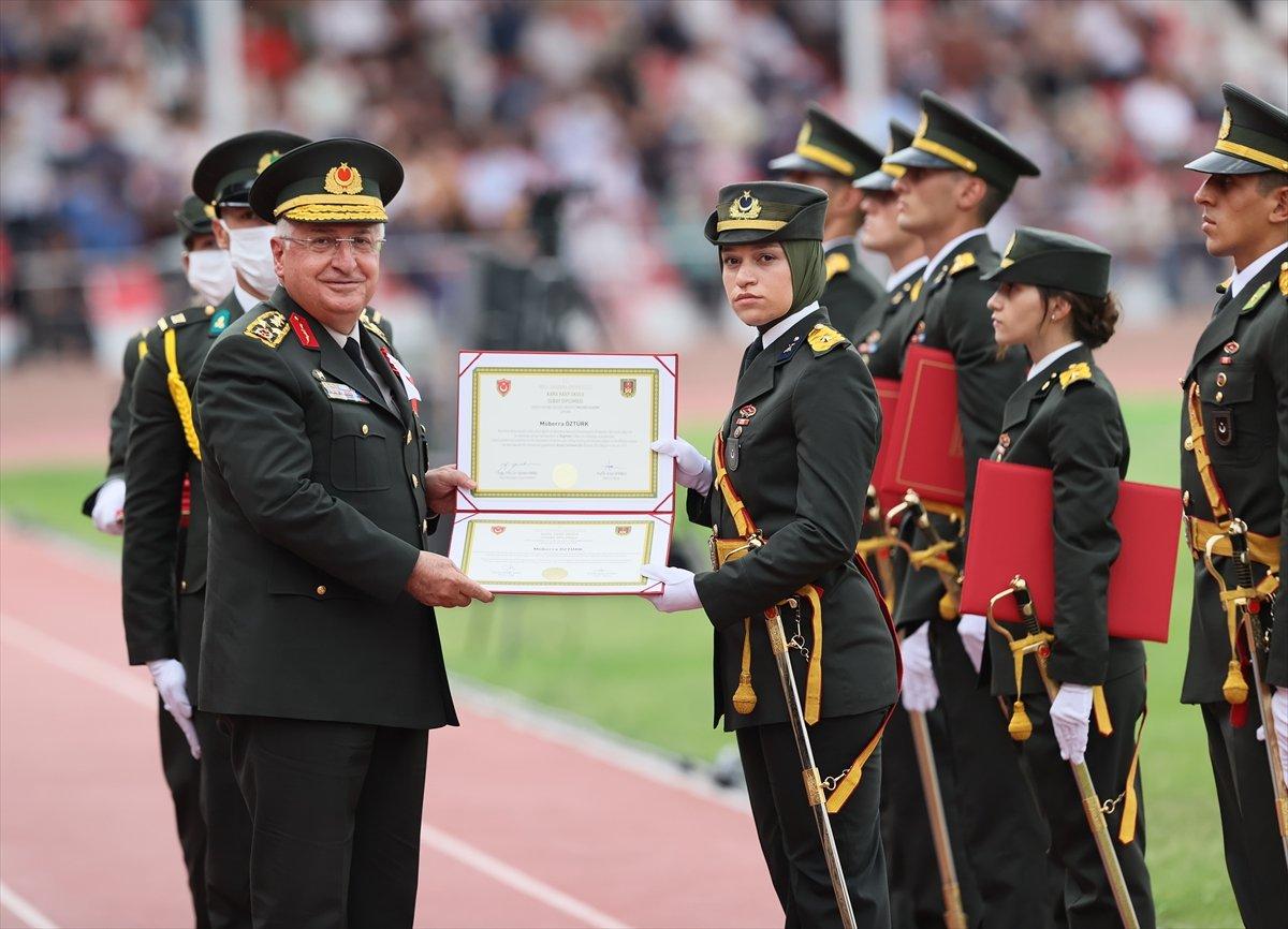 Kara Harp Okulu tarihinin ilk başörtülü öğrencisi ve ilk subayı Müberra Öztürk