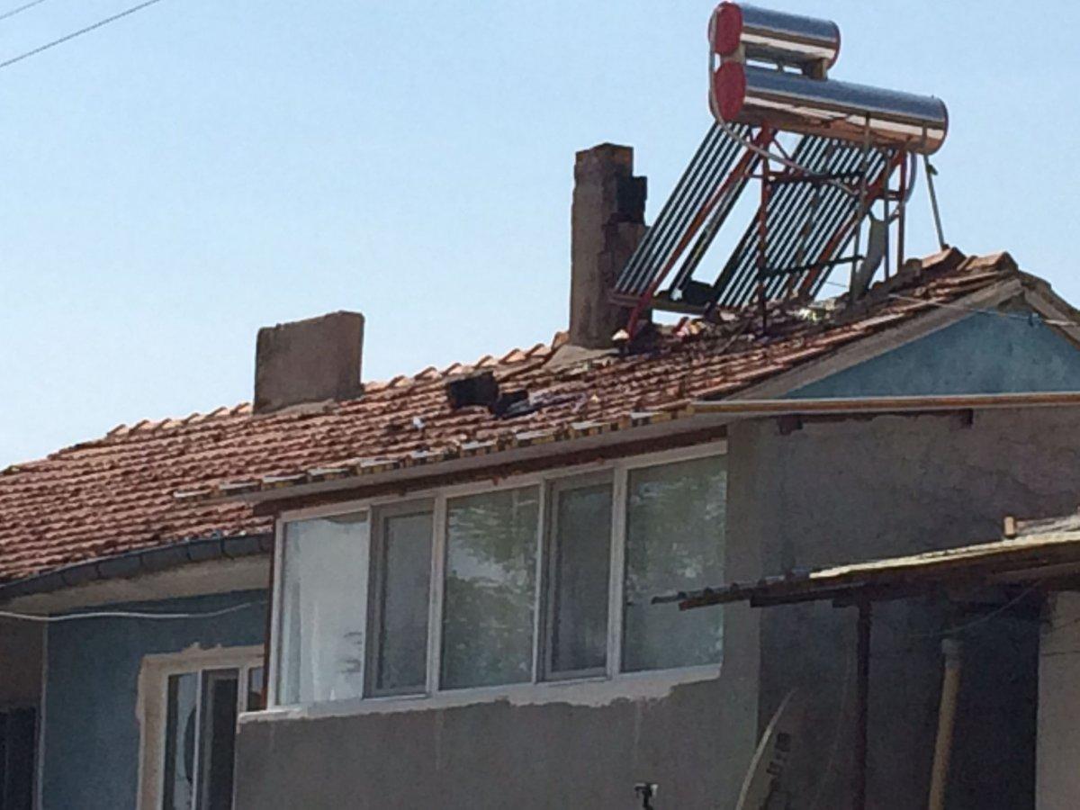 Kütahya’daki deprem, Afyonkarahisar’da ahır duvarını yıktı