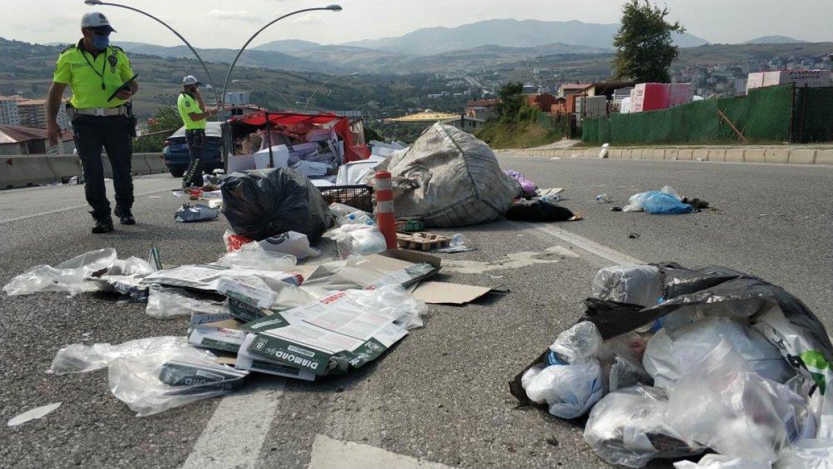Samsun'da otomobil ile 3 tekerlekli motosiklet çarpıştı