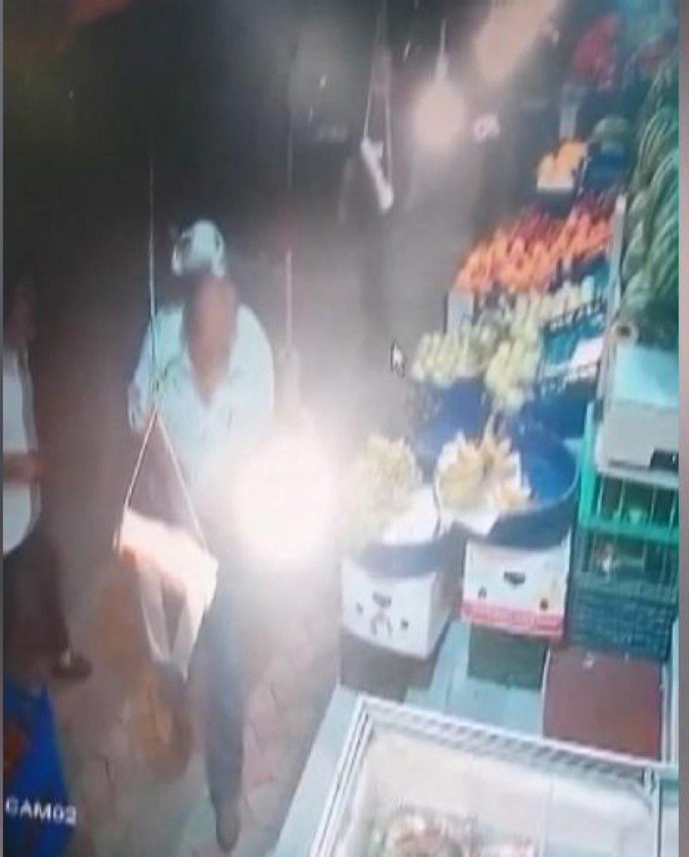 Sultangazi'de köpekten kaçan kedinin güldüren anları