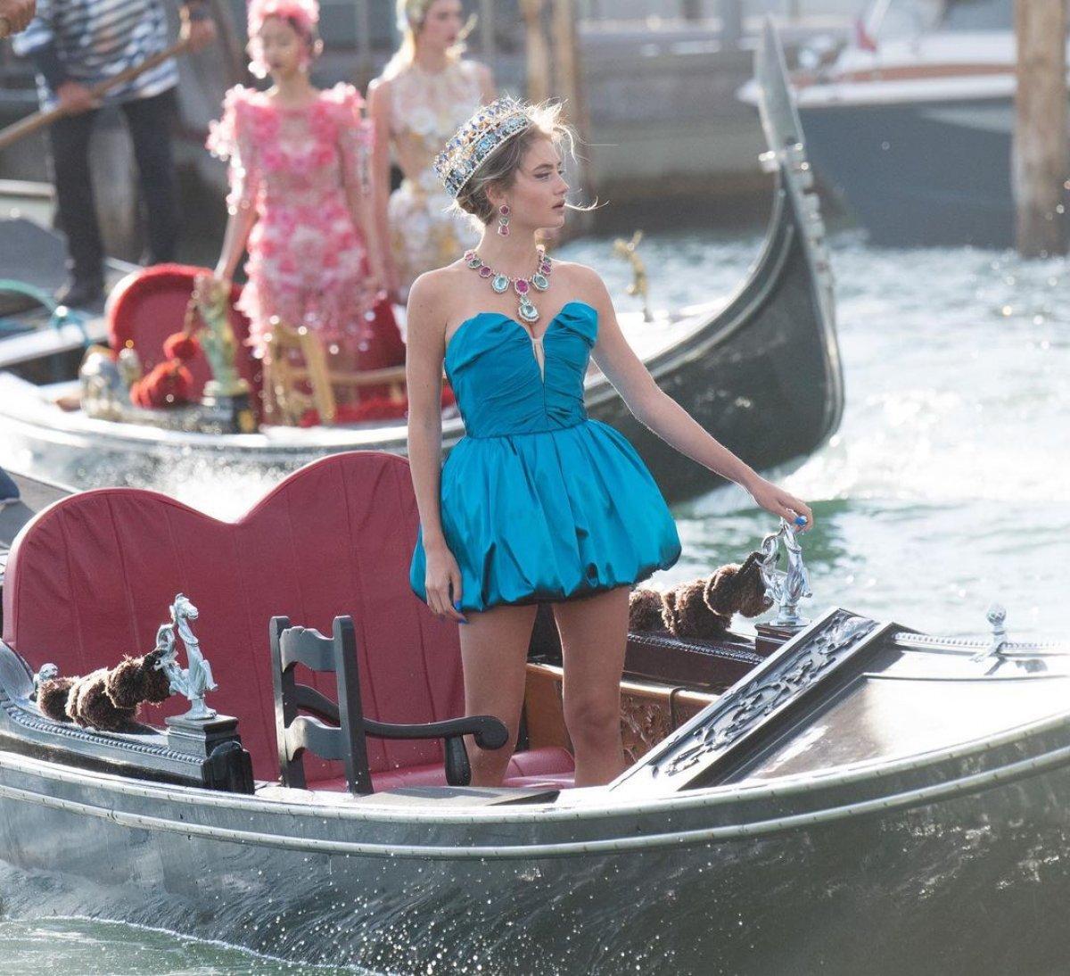 Heidi Klum'un kızı Leni Klum defileye damga vurdu