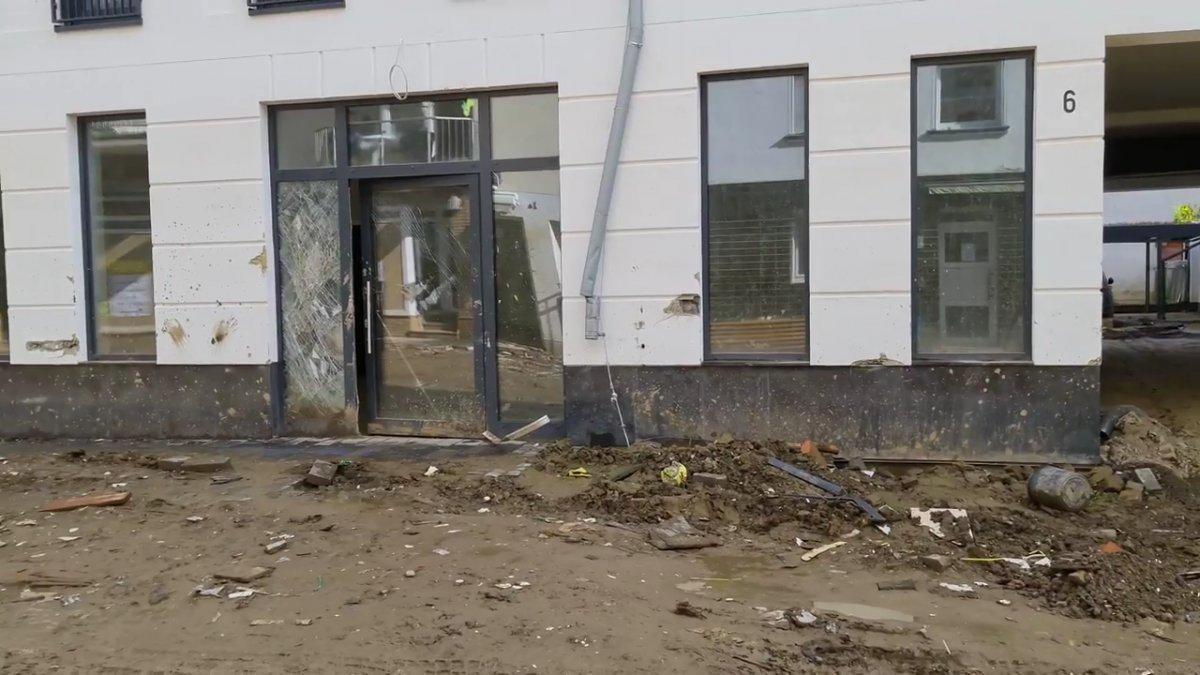 TOKİ, selde yıkılan 16 iş yerinin temelini attı