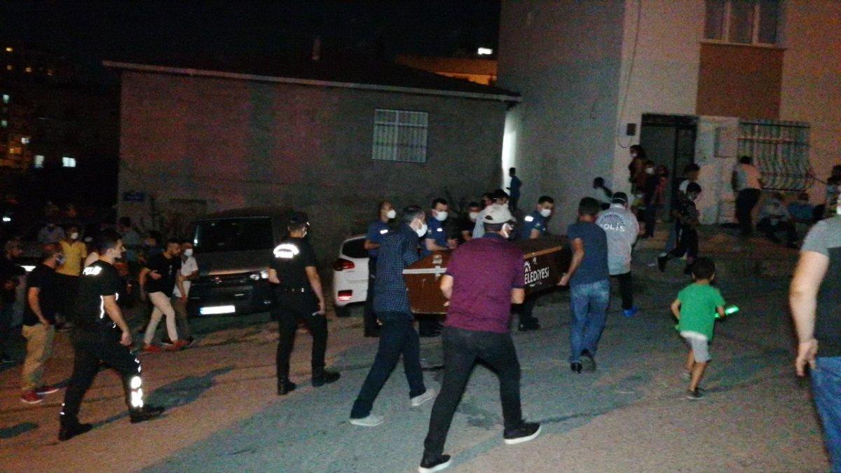 Kocaeli'de 6 çocuk annesi evinde ölü bulundu