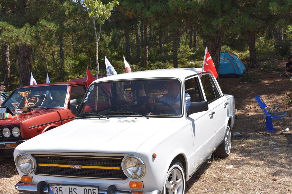 İzmirli Nurettin Amca, ilk otomobili Hacı Murat'ı 46 yıldır saklıyor