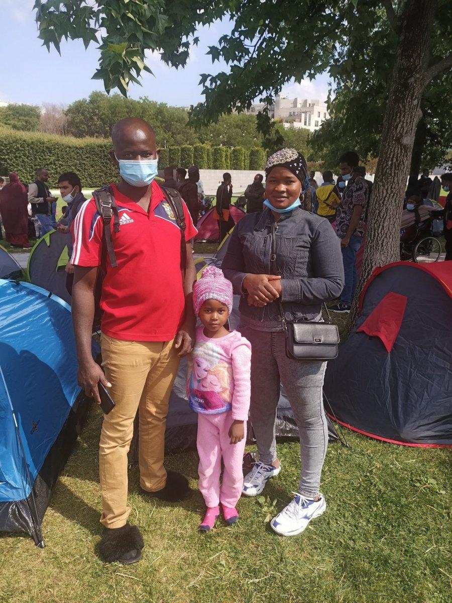 Göçmenler, Paris'te çadır kurdu