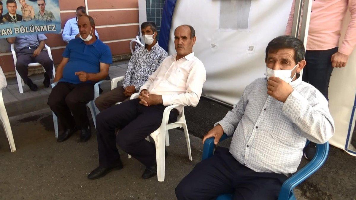 Evlat nöbetinde baba, askerdeyken kaçırılan oğlunu HDP’den istedi