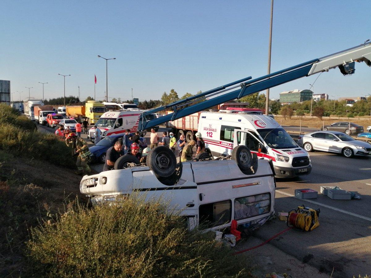 Tuzla’da, TEM otoyolunda kaza: 2 yaralı