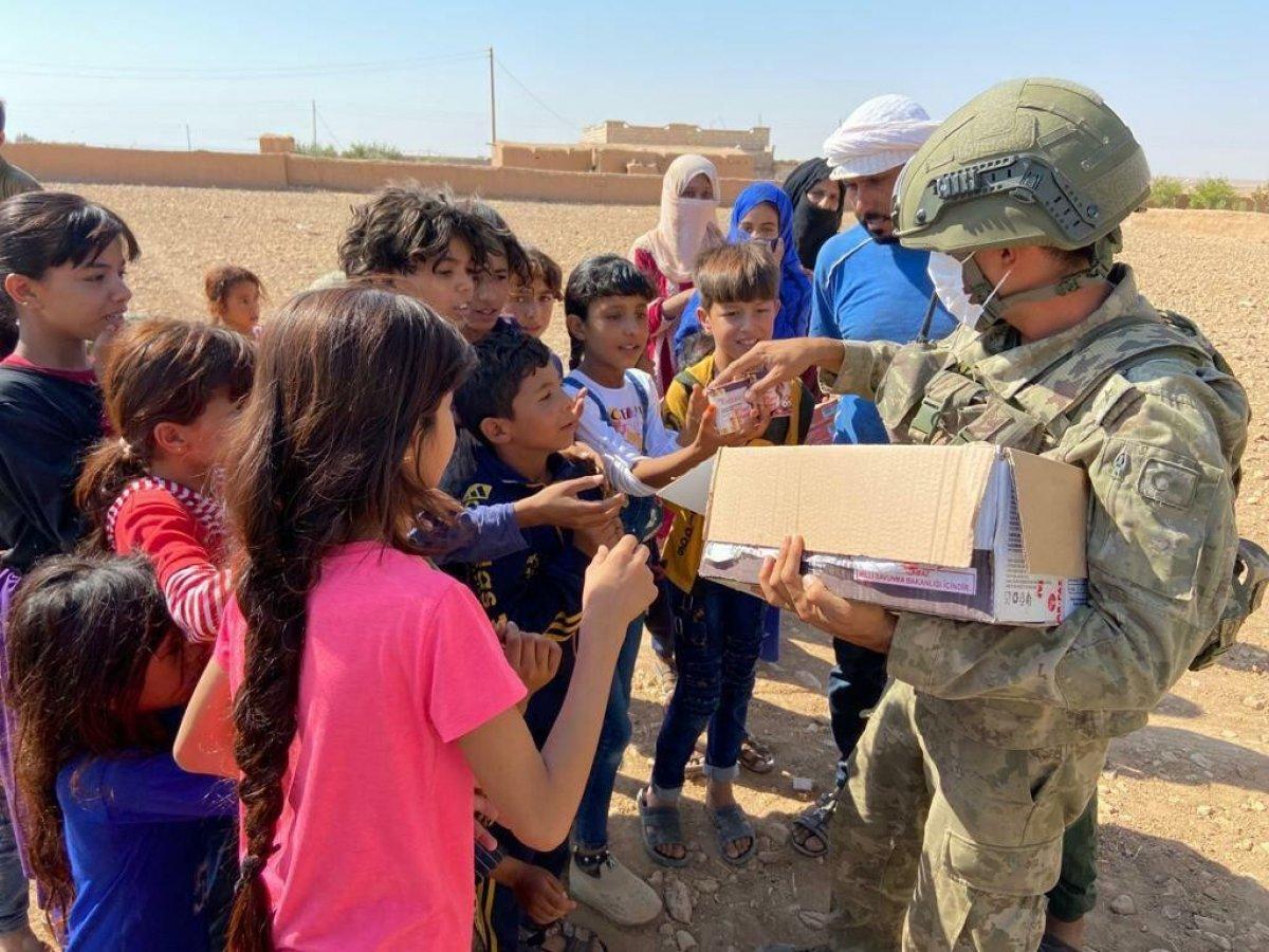 Mehmetçik'ten Suriye halkına yardım