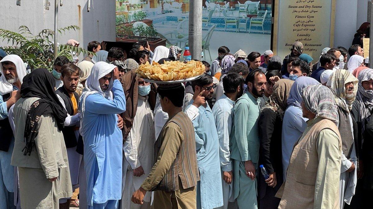 Kabil'deki bankaların önünde uzun kuyruklar oluştu