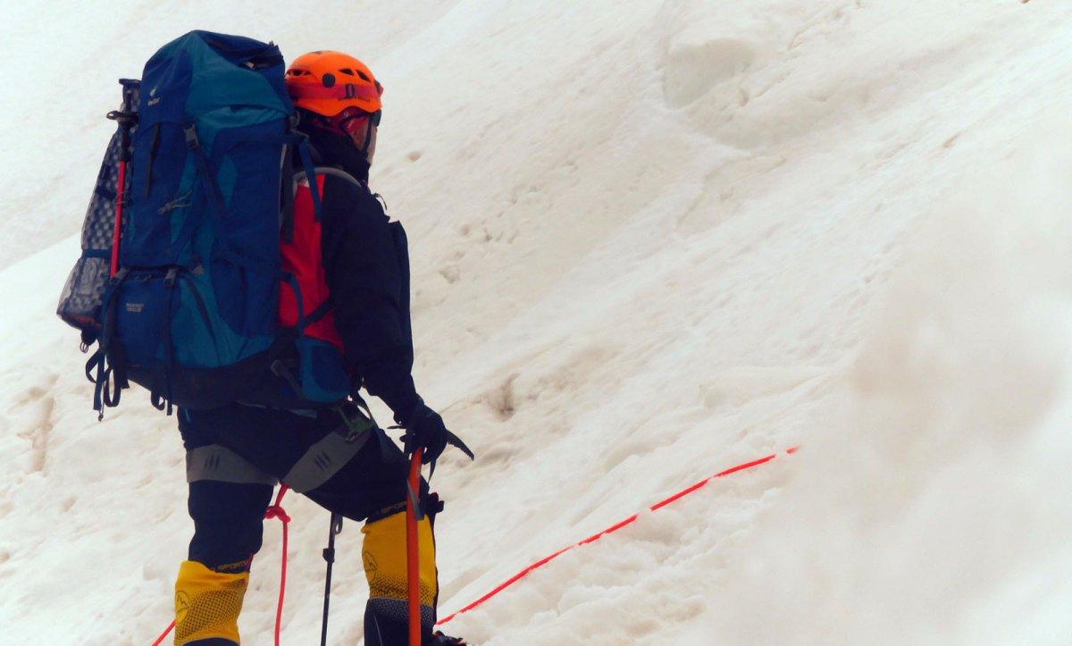 Tarihi bir tırmanış: İHH ekipleri İbni Sina Zirvesi'ne çıktı