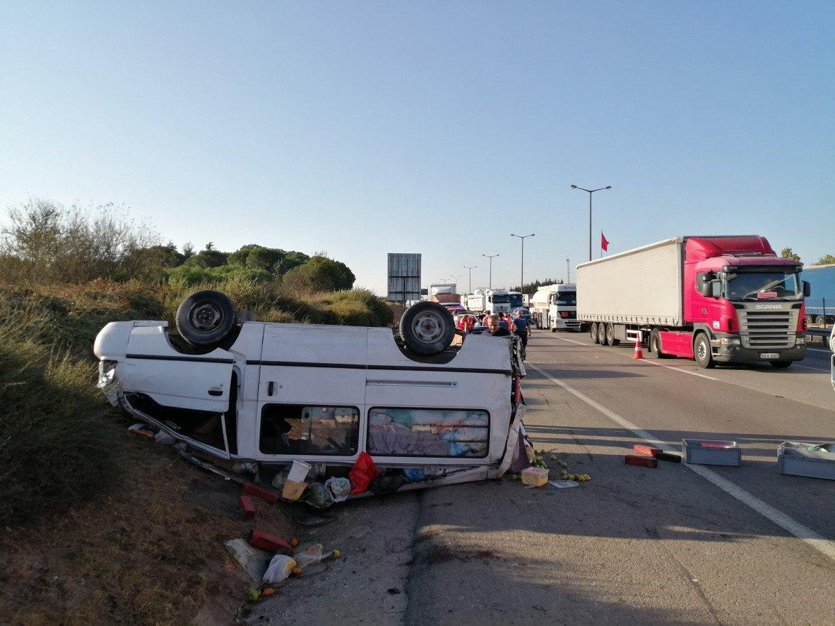 Tuzla’da, TEM otoyolunda kaza: 2 yaralı