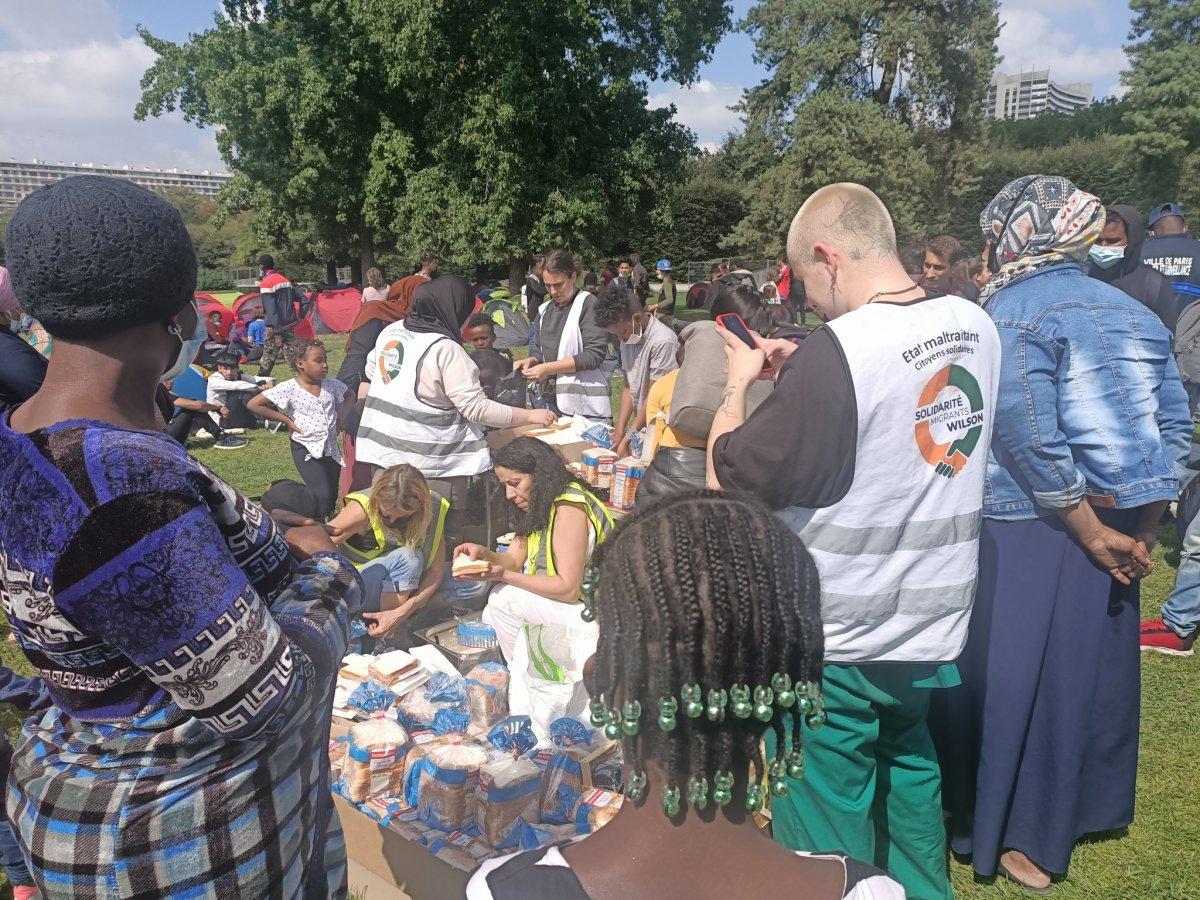 Göçmenler, Paris'te çadır kurdu