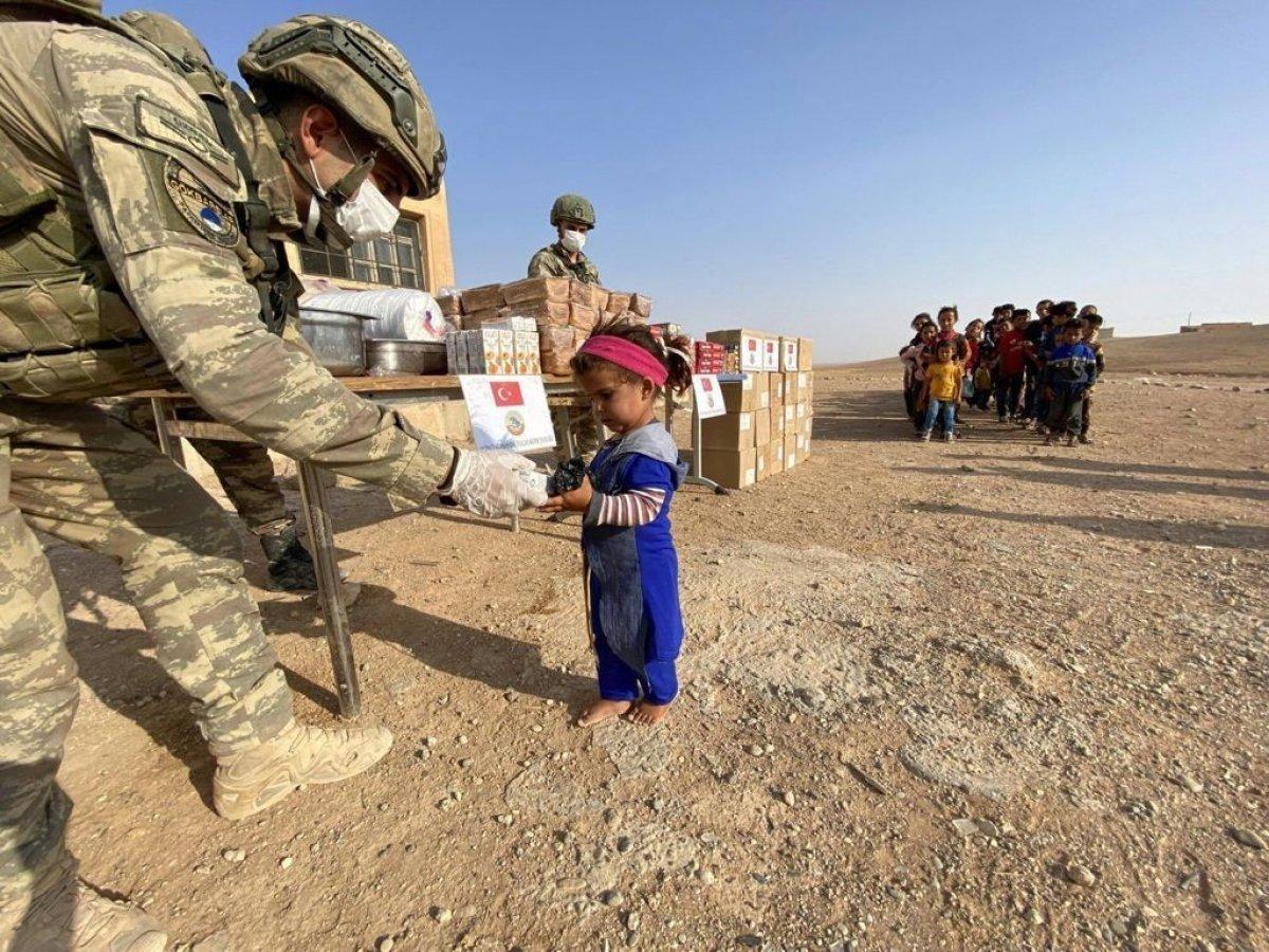 Mehmetçik'ten Suriye halkına yardım