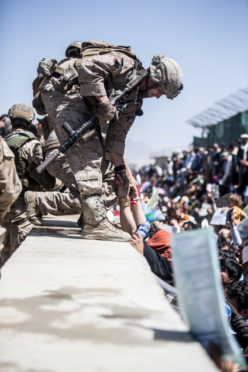 Afgan öğretmen: İngiltere için çalıştığıma pişmanım