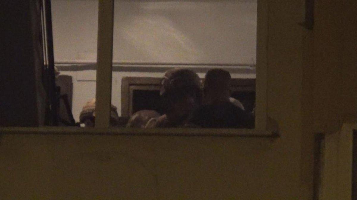 İzmir'de akli dengesi yerinde olmayan anne, polise kapı açmadı