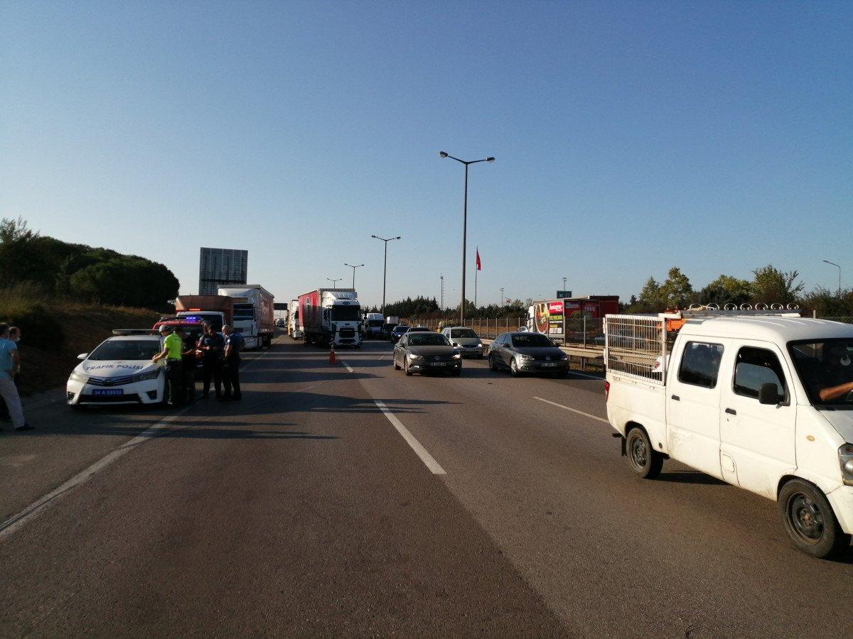 Tuzla’da, TEM otoyolunda kaza: 2 yaralı