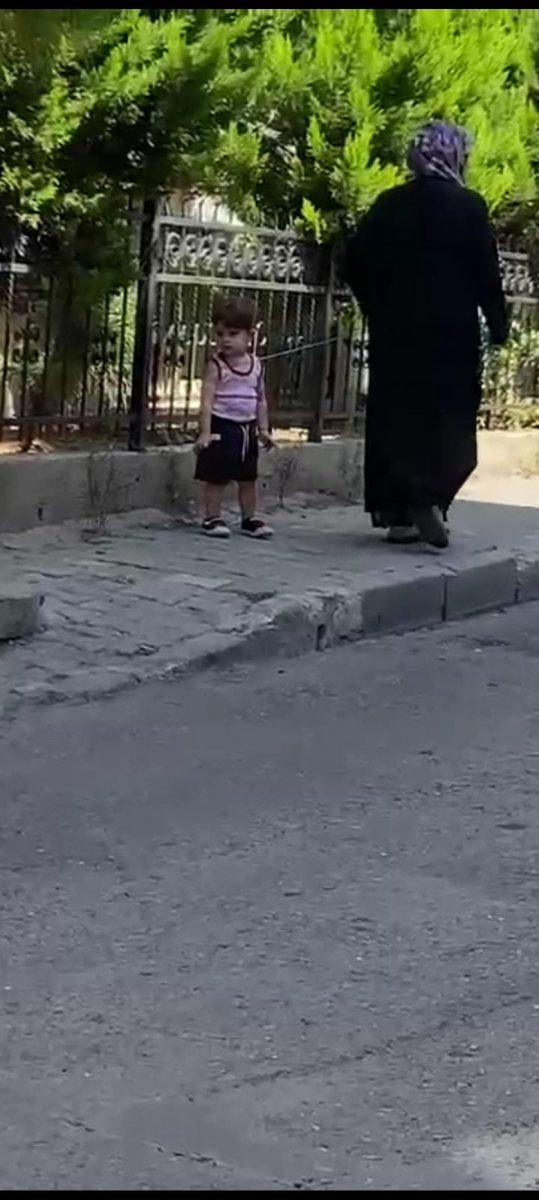 Küçükçekmece'de iple çocuk gezdiren kadın