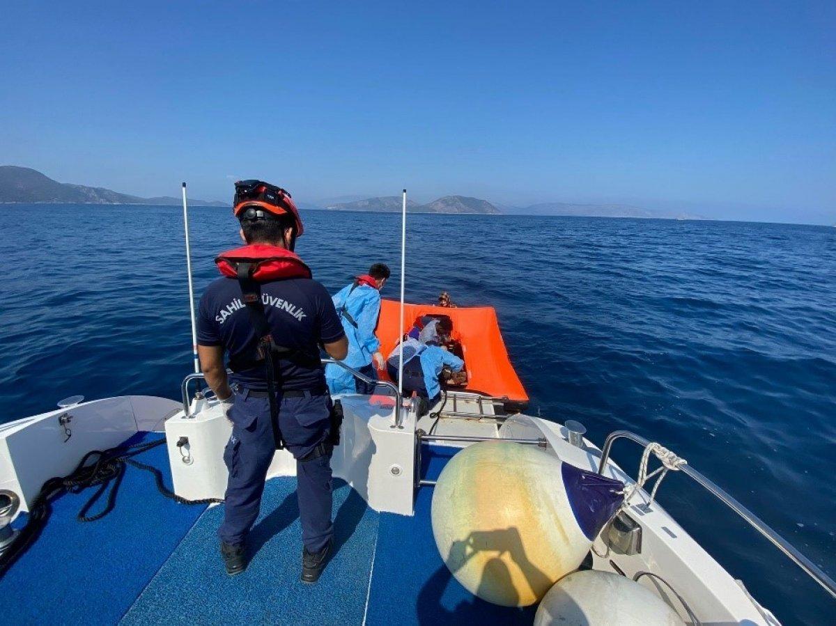 Kuşadası açıklarında 68 düzensiz göçmen kurtarıldı