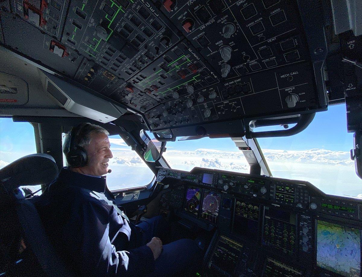 Hulusi Akar, Koca Yusuf'un kokpitinde uçtu