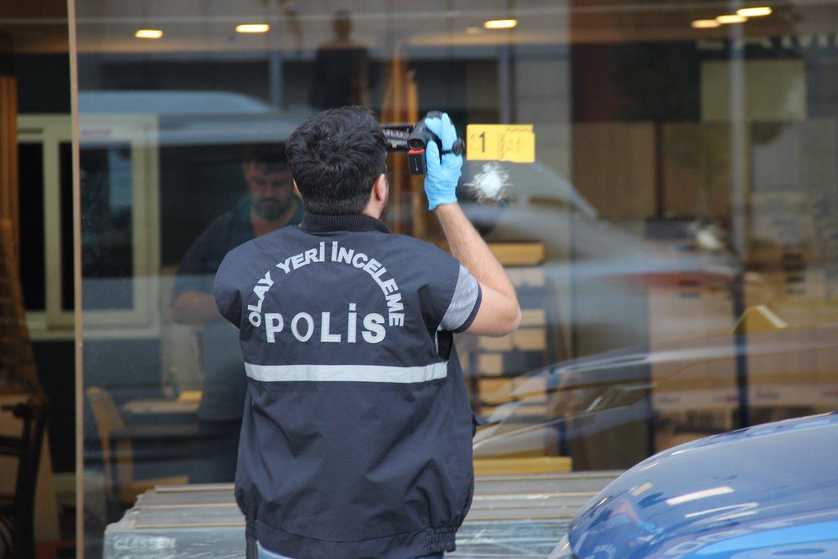 İzmir'de ortaklar arasında silahlı kavga