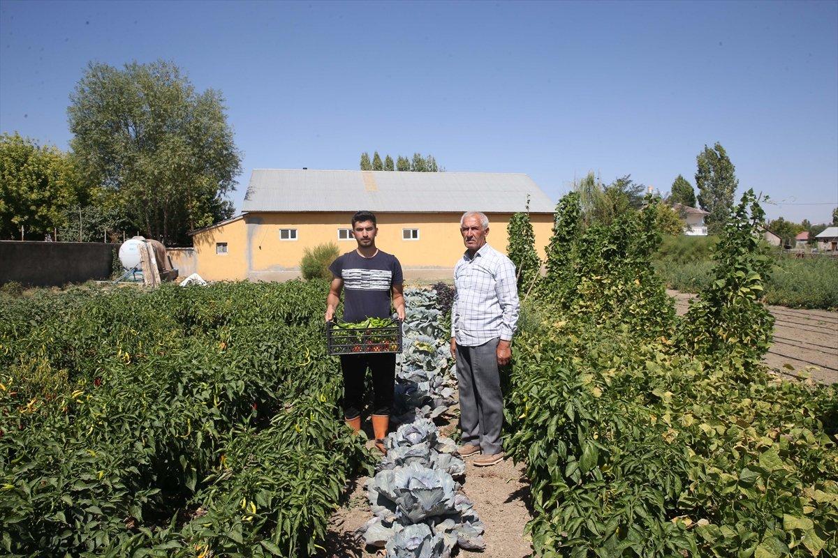Muş'ta tarlada çalışan genç, Tıp fakültesini kazandı