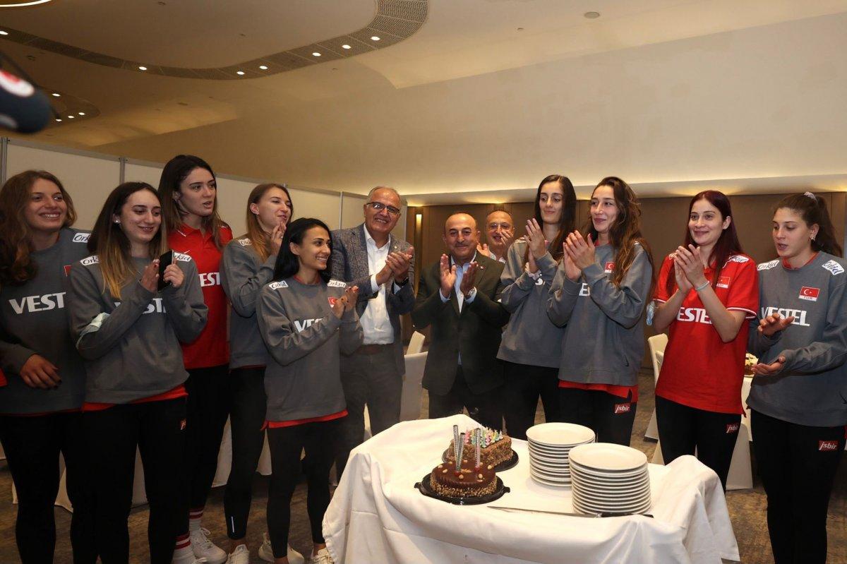 Dışişleri Bakanı Mevlüt Çavuşoğlu, Filenin Sultanları'yla buluştu