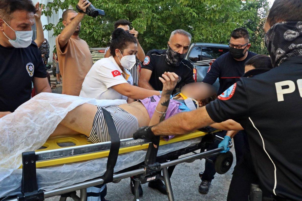 Antalya'da 'beni kurtarın' diyerek pencereden atladı