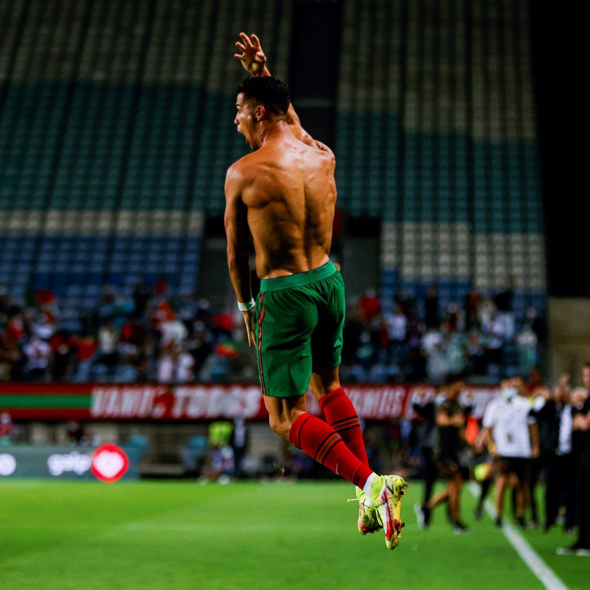 Cristiano Ronaldo milli takım formasıyla en çok gol atan futbolcu oldu