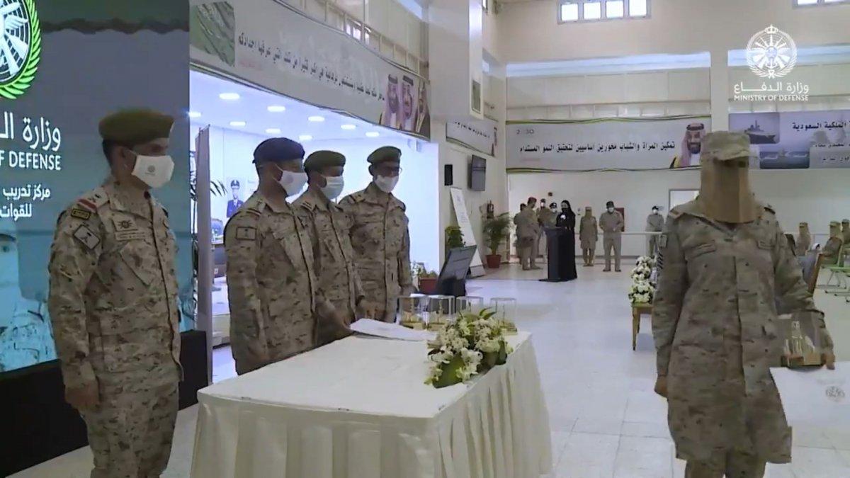 Suudi Arabistan’da ilk: Kadın askerler mezun oldu