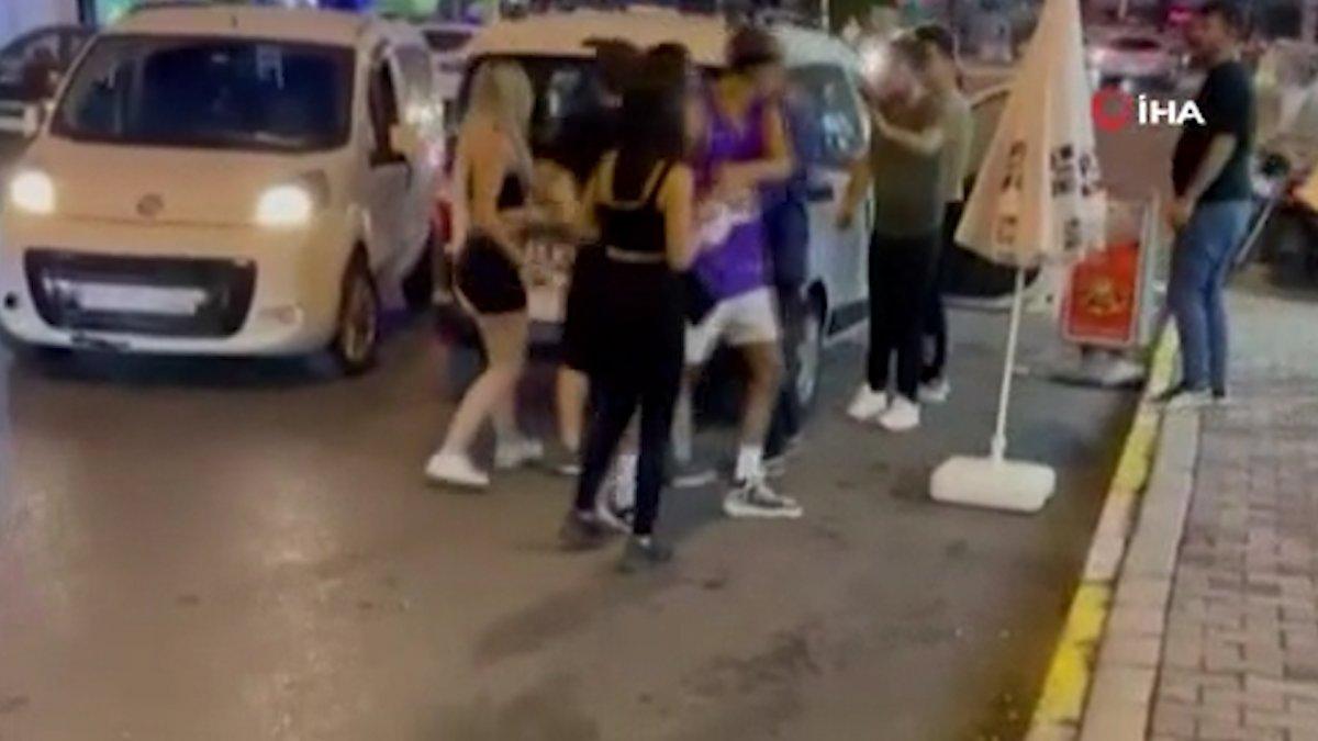 Esenyurt’ta TikTok fenomenlerinin laf atma kavgası kamerada