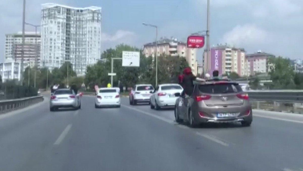 Kartal’da düğün konvoyunun tehlikeli yolculuğu kamerada