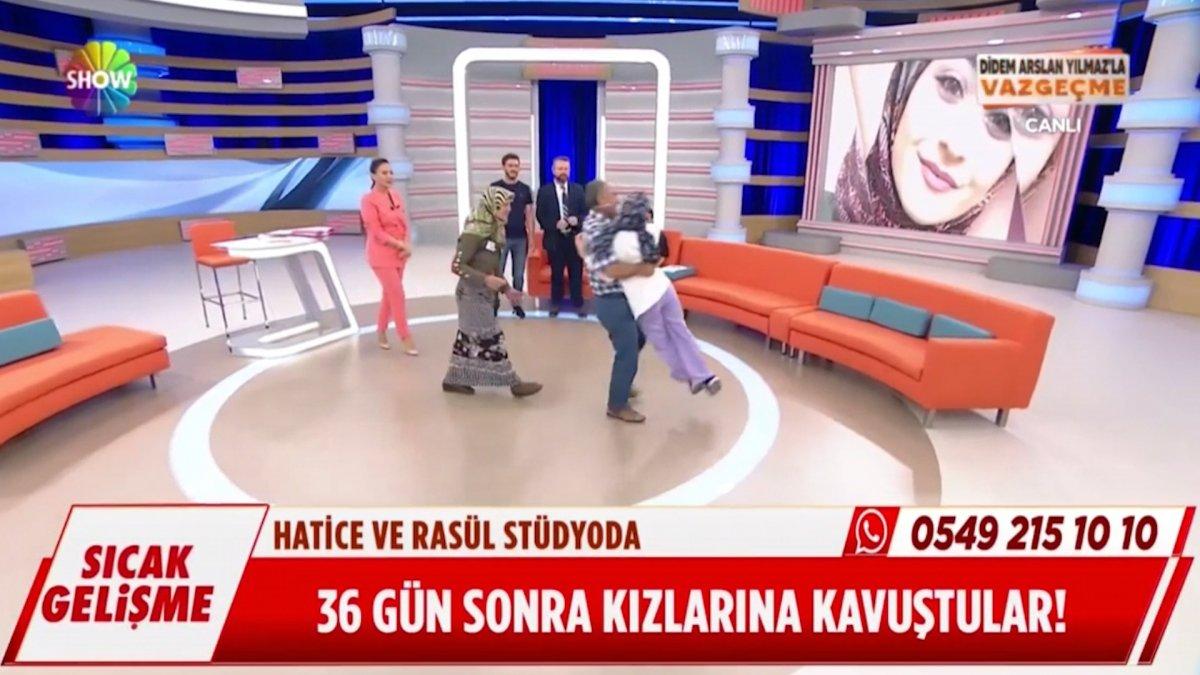 Öfkeli baba evden kaçan kızına canlı yayında saldırdı