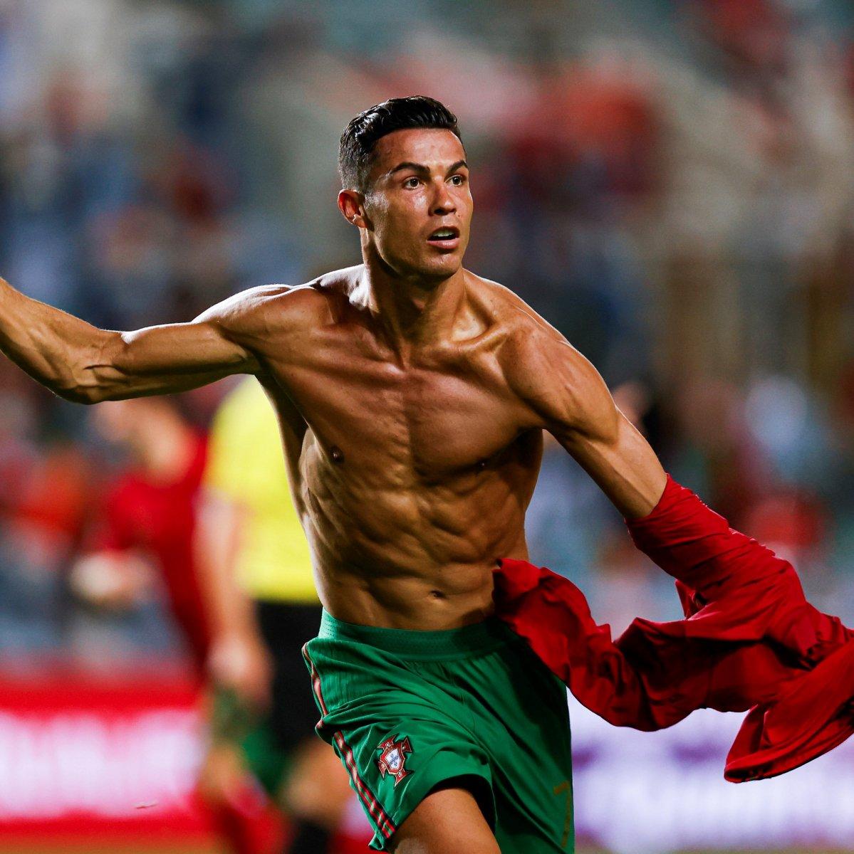 Cristiano Ronaldo milli takım formasıyla en çok gol atan futbolcu oldu