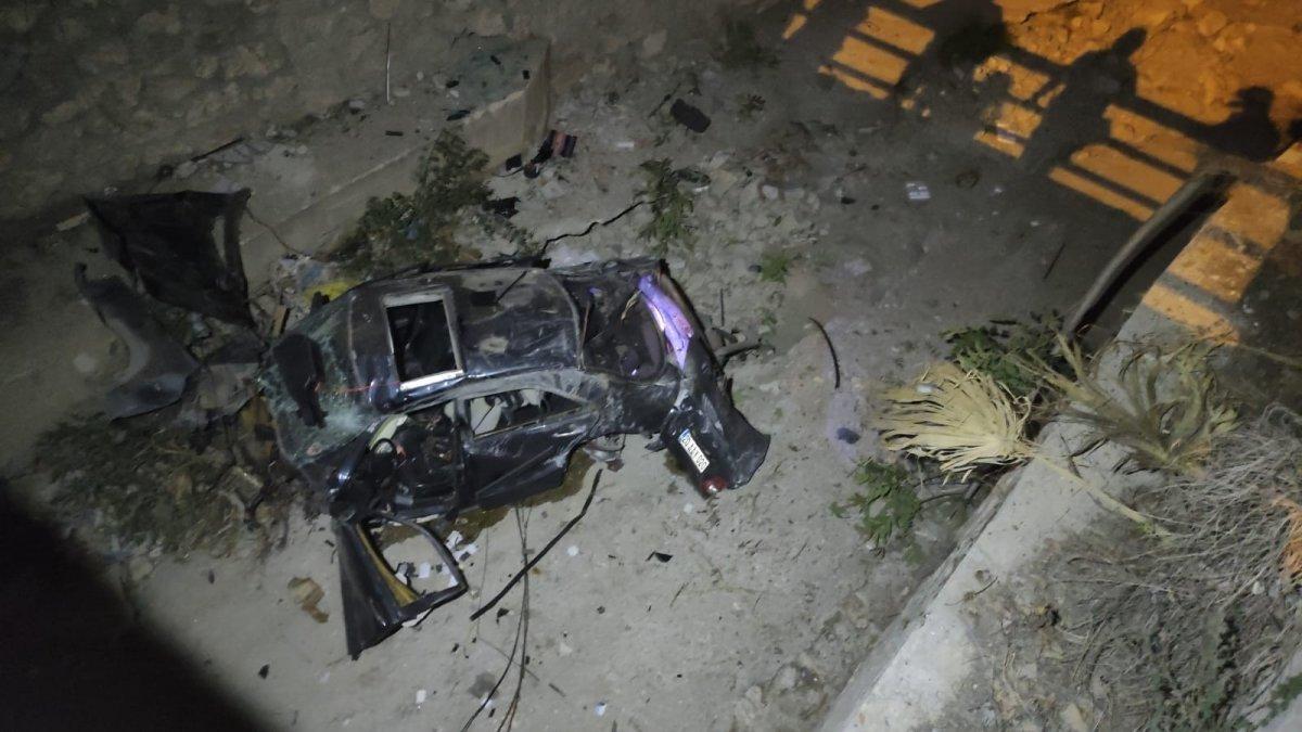 Denizli'de aracı ikiye bölünen kişi, 4 günlük yaşam mücadelesini kaybetti