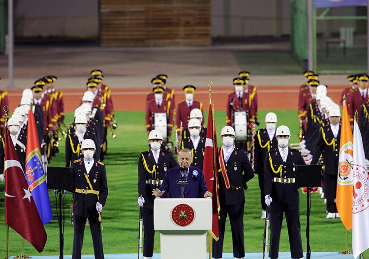 Cumhurbaşkanı Erdoğan: Türk ekonomisi ikinci çeyrekte yüzde 21,7 büyüdü