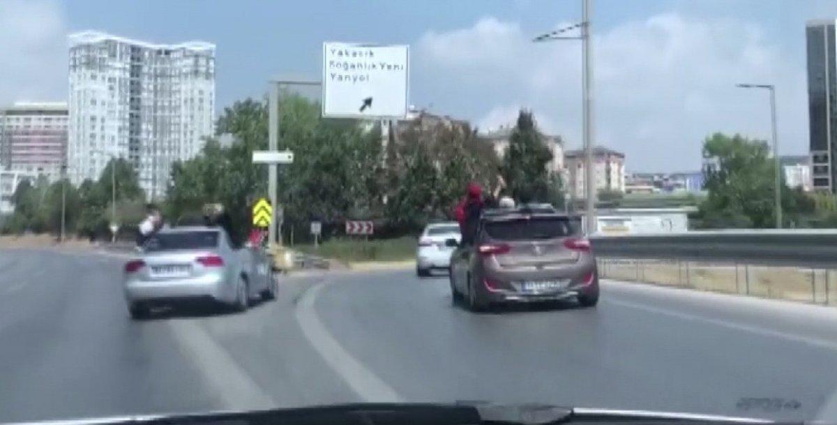 Kartal’da düğün konvoyunun tehlikeli yolculuğu kamerada