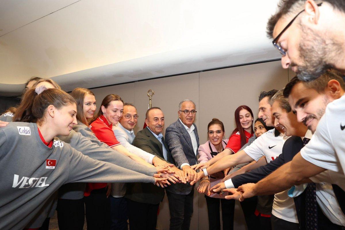 Dışişleri Bakanı Mevlüt Çavuşoğlu, Filenin Sultanları'yla buluştu