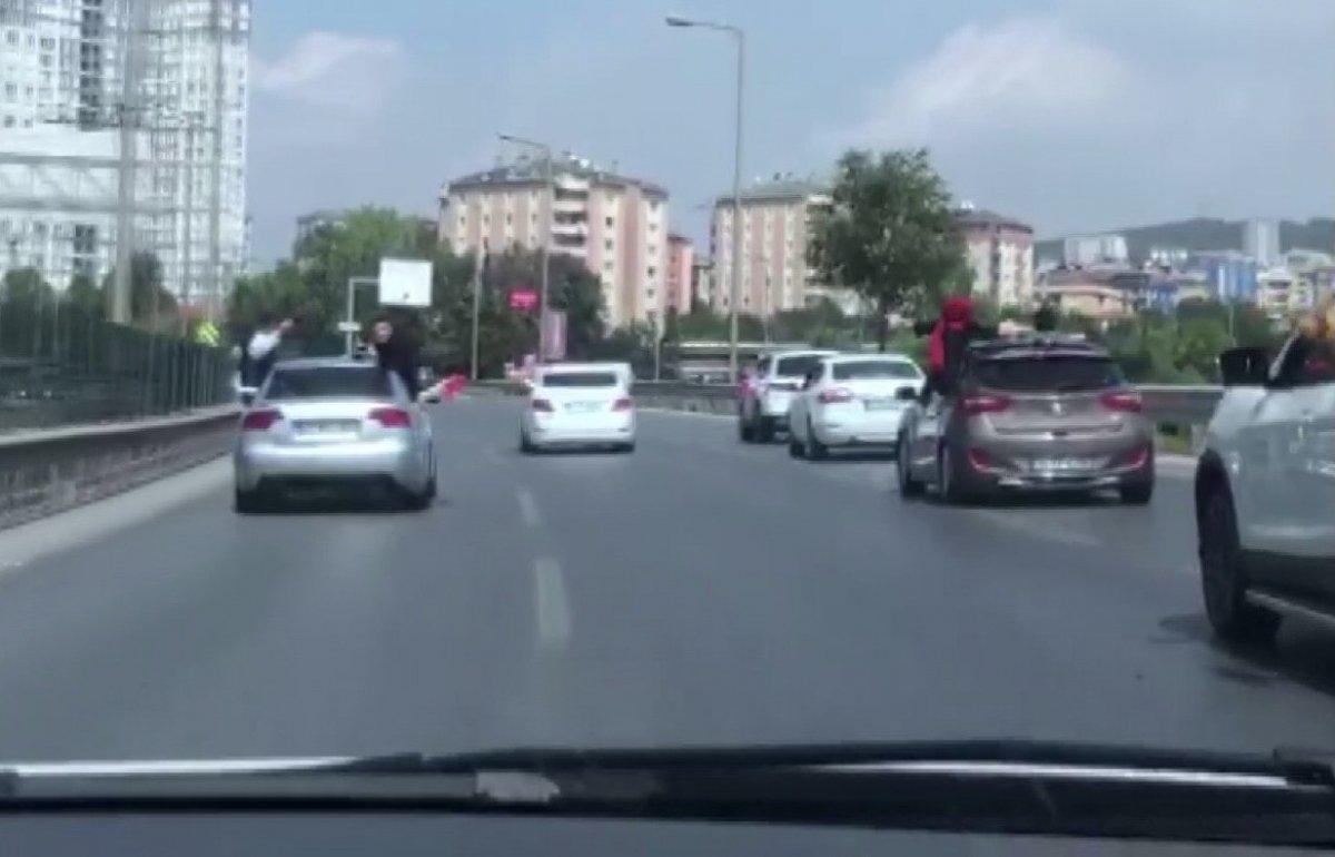 Kartal’da düğün konvoyunun tehlikeli yolculuğu kamerada