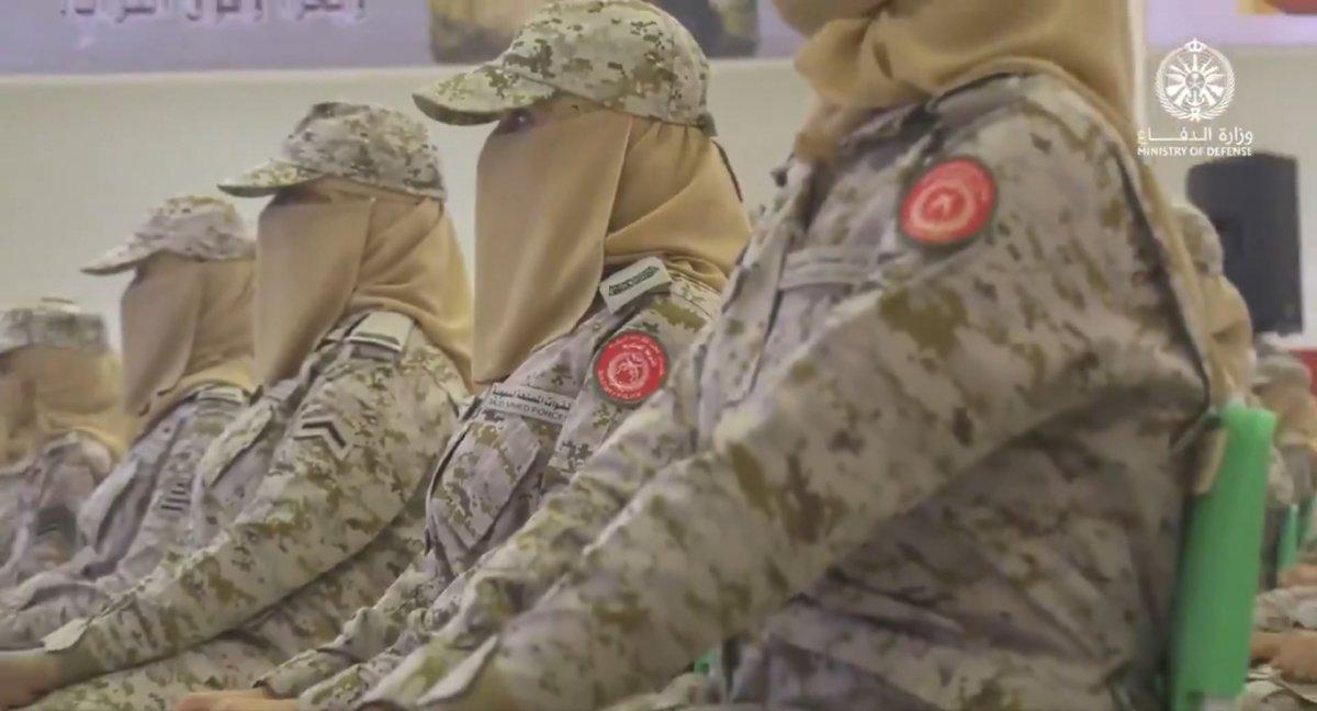 Suudi Arabistan’da ilk: Kadın askerler mezun oldu