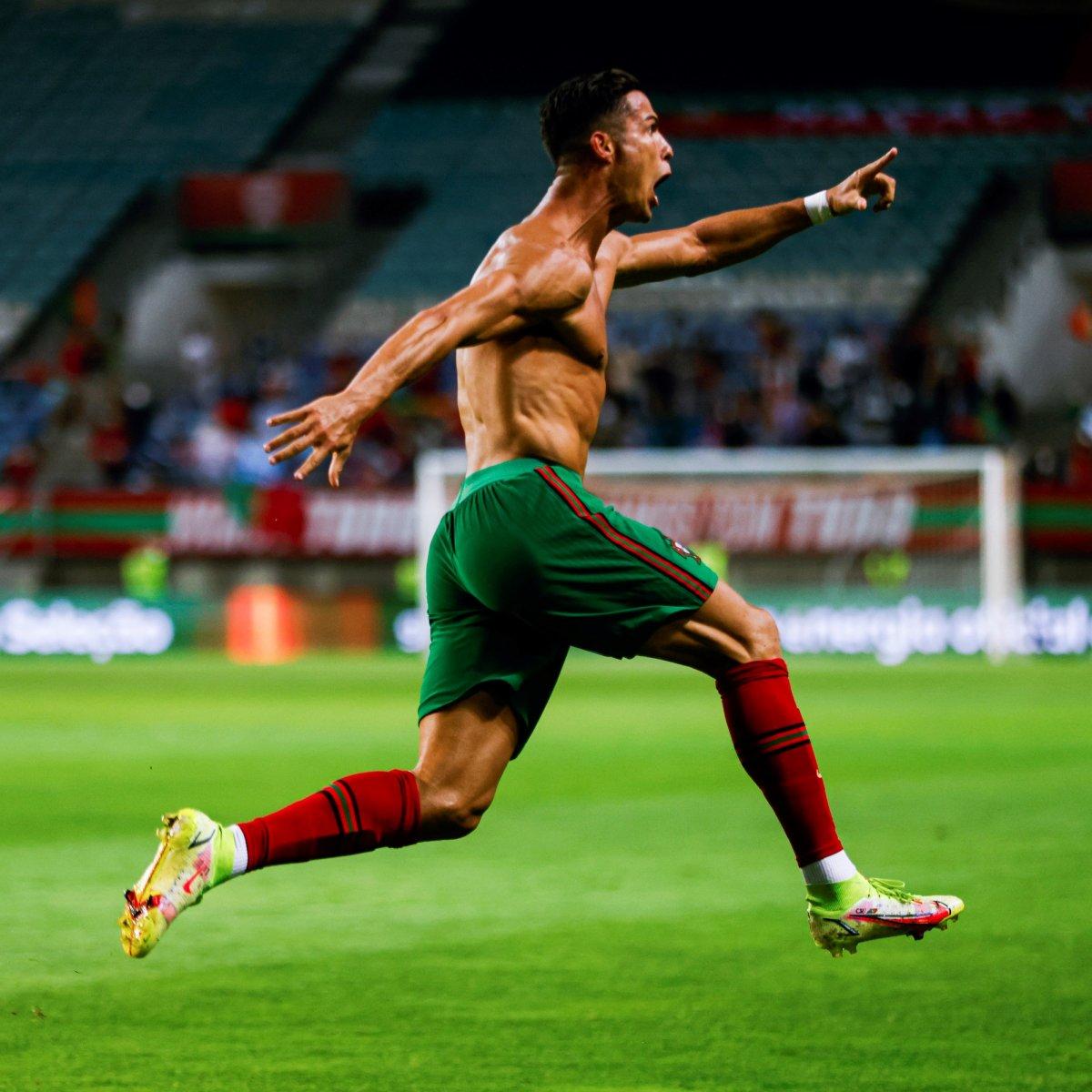 Cristiano Ronaldo milli takım formasıyla en çok gol atan futbolcu oldu