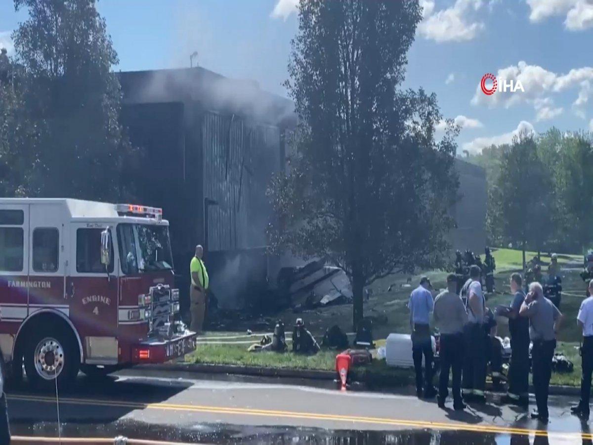 ABD’de özel jet binanın üzerine düştü