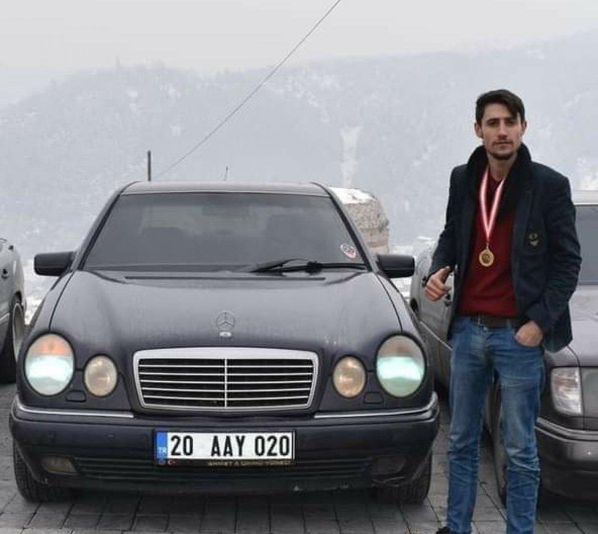 Denizli'de aracı ikiye bölünen kişi, 4 günlük yaşam mücadelesini kaybetti