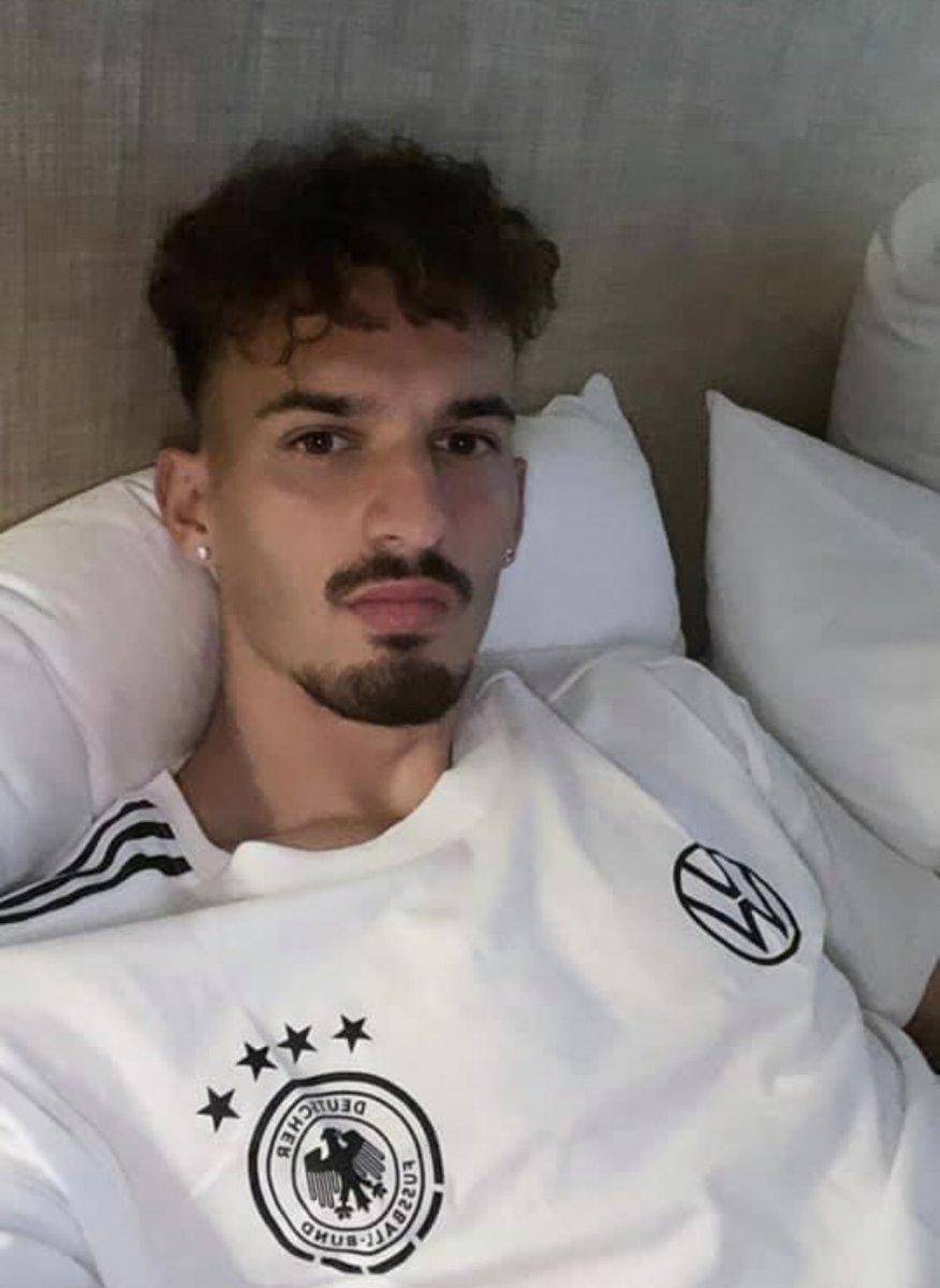 Altay Bayındır ve Berisha'nın benzerliği