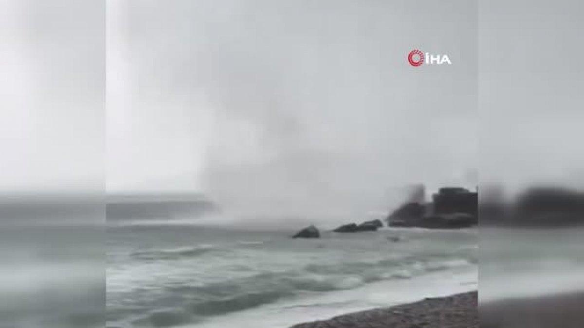 Rusya'da plajı hortum vurdu