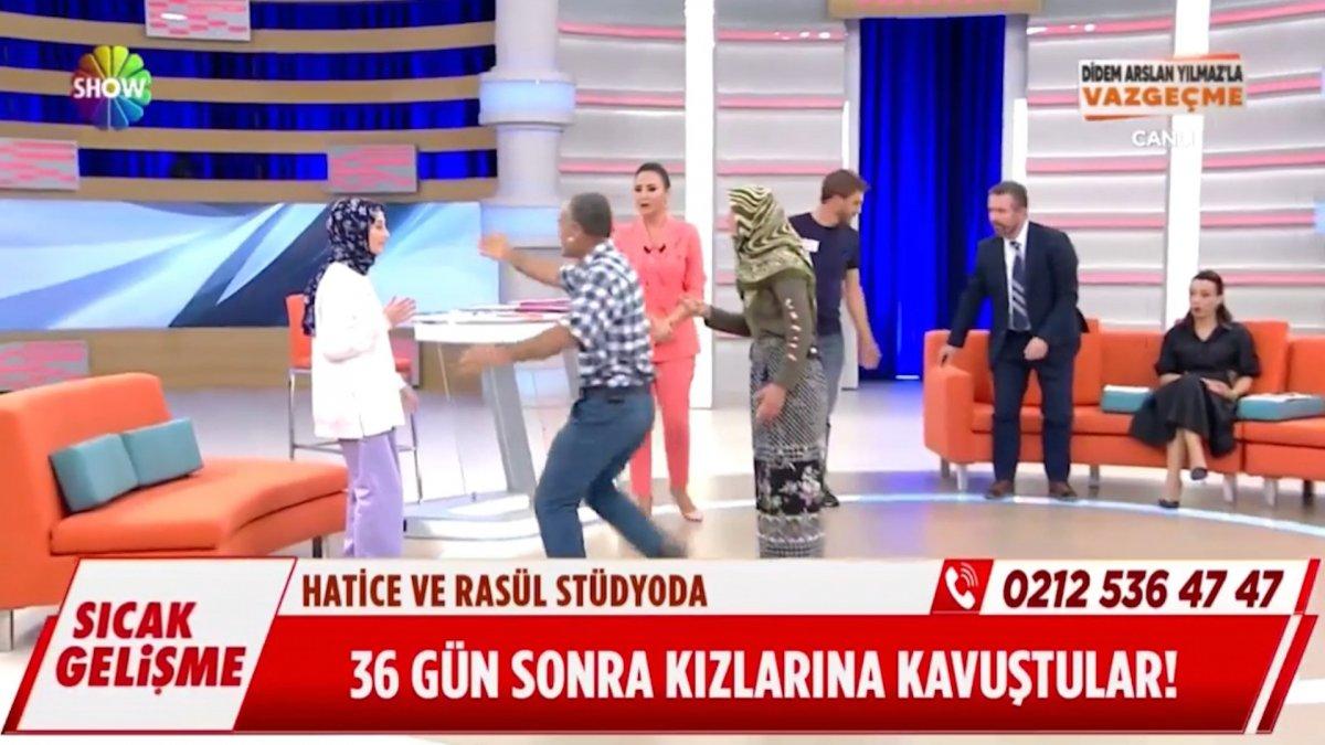 Öfkeli baba evden kaçan kızına canlı yayında saldırdı