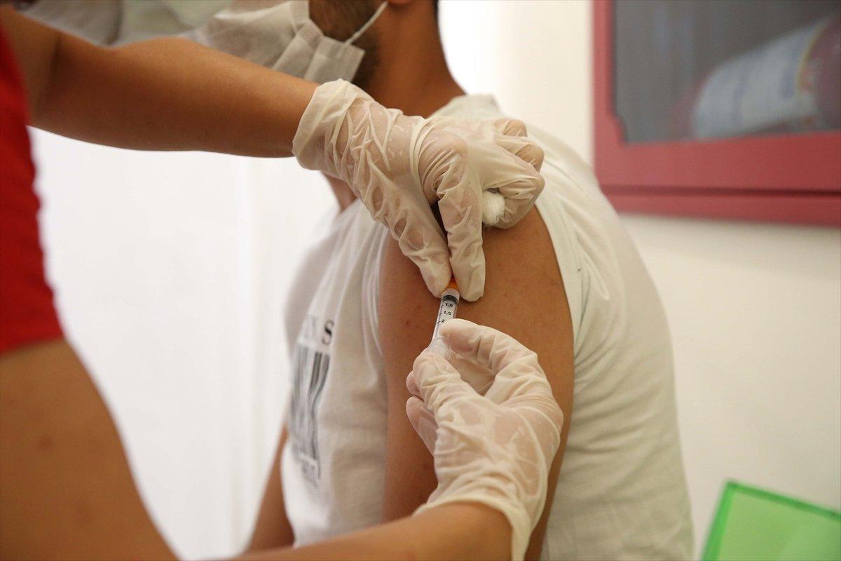 Türkiye'de uygulanan aşı dozu miktarı 95 milyonu geçti