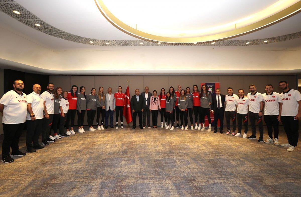 Dışişleri Bakanı Mevlüt Çavuşoğlu, Filenin Sultanları'yla buluştu