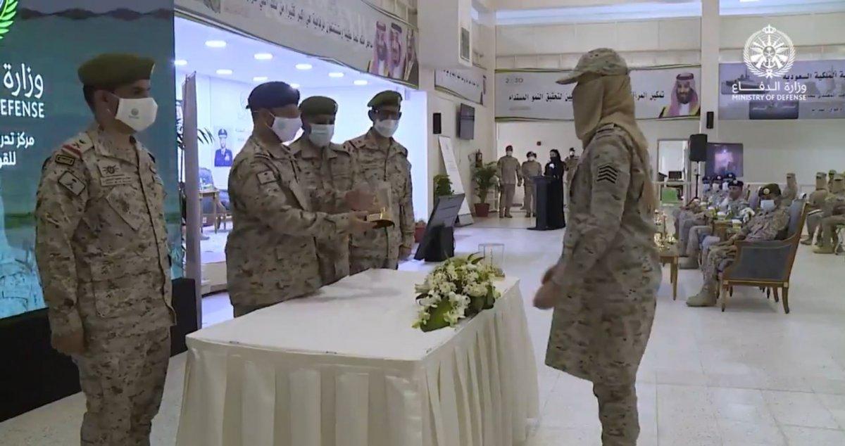 Suudi Arabistan’da ilk: Kadın askerler mezun oldu