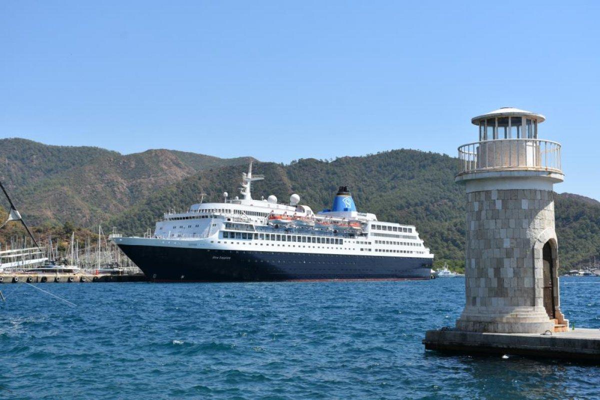 Dev yolcu gemisi 446 turist ile Marmaris'e geldi