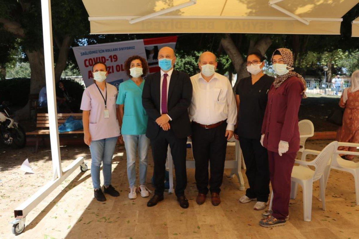 Adana'da namazı sonrası, seyyar aşı standında aşılama yapıldı